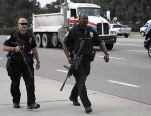 Mỹ truy lùng một cựu cảnh sát đã bắn chết ba người ảnh 2