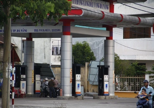 Hàng loạt cây xăng ở miền Trung nghỉ bán ảnh 3