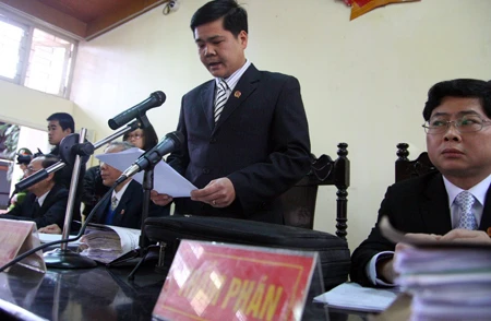 Chùm ảnh: Xét xử sát thủ Lê Văn Luyện ảnh 19