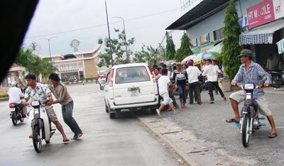 “Bán mình” để đánh bạc tại casino ảnh 1