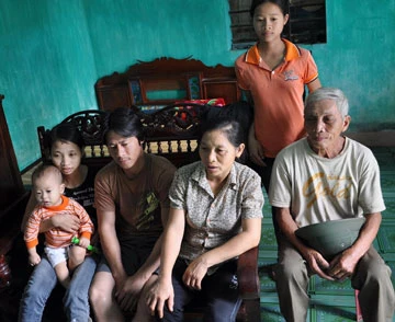 Năm thuyền viên đánh thắng hải tặc Somalia: Dùng dao chống súng ảnh 1