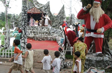 Một hang đá ở xóm đạo Chấn Hưng (khu cư xá Bắc Hải).