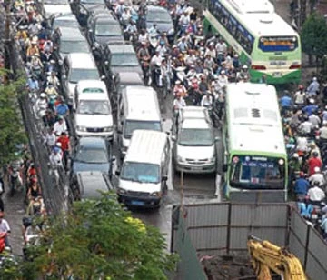 Xe buýt "chết" vì "lô cốt" ảnh 1 Xe buýt "chết" vì "lô cốt" ảnh 1
