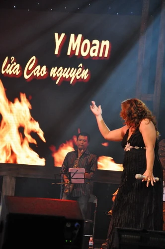 Ca sỹ Y Moan được đặc cách trao danh hiệu nghệ sỹ nhân dân ảnh 6