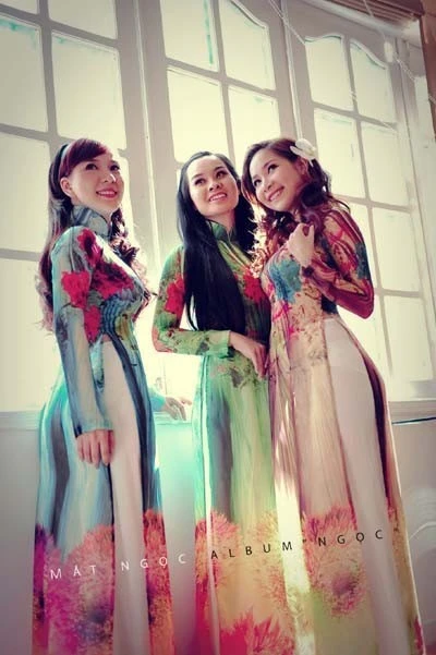 Một thành viên nhóm Mắt Ngọc lên xe hoa ảnh 2