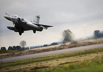 Thêm nhiều nước tuyên bố tấn công quân sự Libya ảnh 1