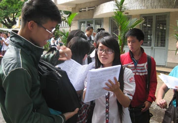 Đề Toán và Anh đều dễ ảnh 1