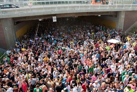 18 người chết vì bị giẫm đạp ở Đức ảnh 1