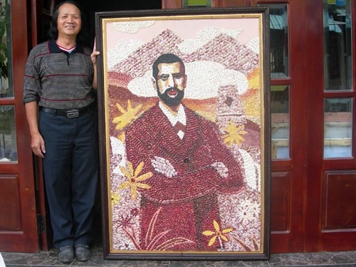 Chân dung bác sĩ Yersin được kết từ 10.000 hạt đậu ảnh 1