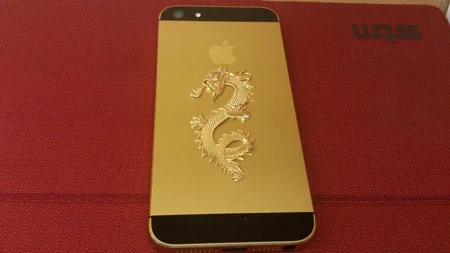 iPhone 5 mạ vàng khảm rồng đầu tiên tại Việt Nam ảnh 4