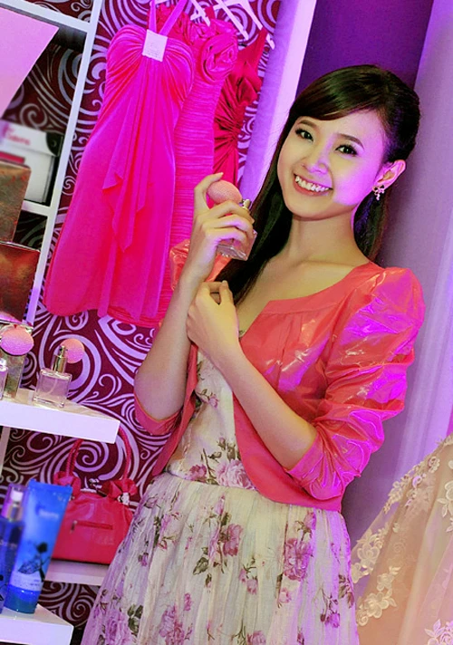 Hot girl Midu xinh như công chúa ảnh 5