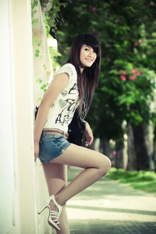 Siêu mẫu 14 tuổi cao 1 mét 8 đọ dáng cùng HH Trái đất ảnh 7