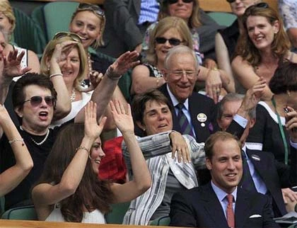 Vợ chồng Hoàng tử Anh cổ vũ Murray ở Wimbledon ảnh 2