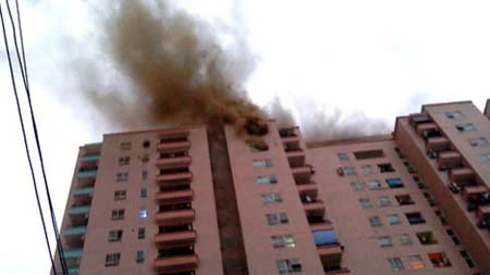 Hà Nội: Cháy chung cư 18 tầng, hai người chết ngạt ảnh 1 Hà Nội: Cháy chung cư 18 tầng, hai người chết ngạt ảnh 1