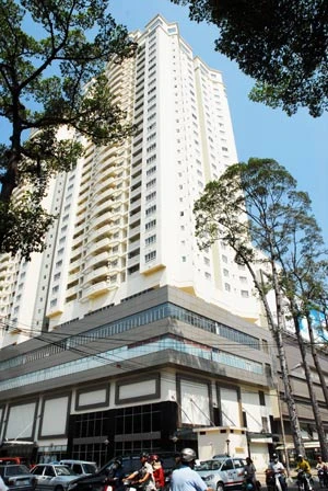 Chung cư Hùng Vương Plaza: Người dân mòn mỏi chờ giấy chủ quyền ảnh 1 Chung cư Hùng Vương Plaza: Người dân mòn mỏi chờ giấy chủ quyền ảnh 1