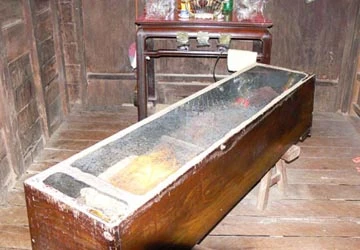 Ngôi nhà có xác chết 41 năm không phân hủy ảnh 1