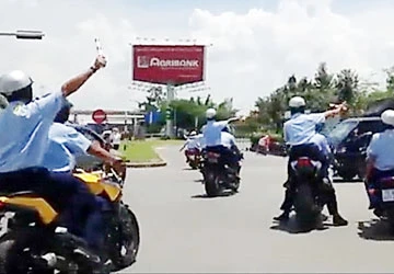 Ai được quyền sử dụng còi, đèn ưu tiên? ảnh 1 Ai được quyền sử dụng còi, đèn ưu tiên? ảnh 1