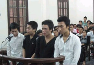 Nỗi đau thiếu nữ bị người yêu lấy thân “khao” bạn ảnh 1