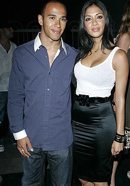 Lewis Hamilton chia tay người tình hơn tuổi ảnh 1