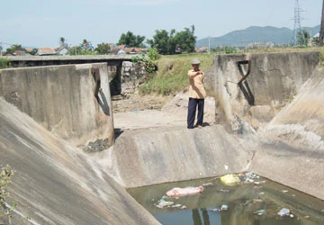 Hạ lưu sông Ba khô khốc vì thủy điện ảnh 1 Hạ lưu sông Ba khô khốc vì thủy điện ảnh 1