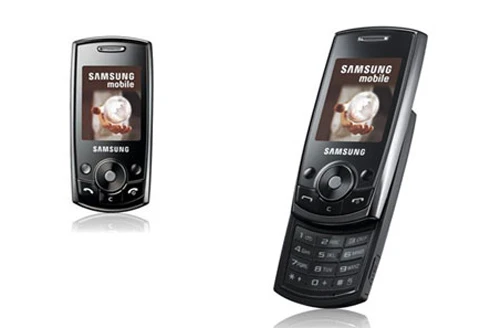 Samsung J700 có nắp trượt. Ảnh: Cnet.