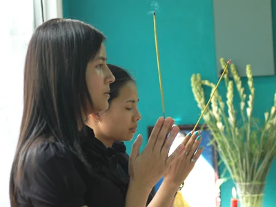 Những người hâm mộ đến viếng Đạo diễn Đoàn Minh Tuấn thẫn thờ