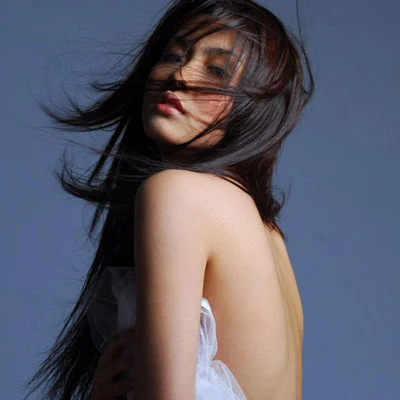 Tăng Thanh Hà lưng trần ảnh 3