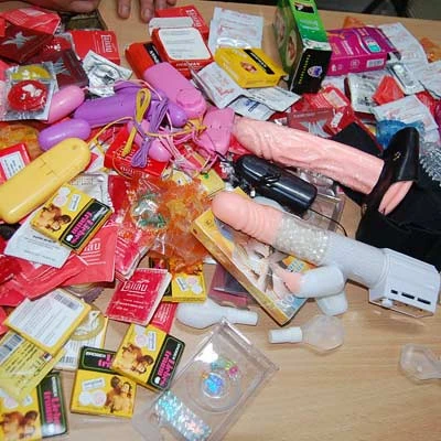 Thu nhiều thuốc và dụng cụ kích dục ảnh 1 Thu nhiều thuốc và dụng cụ kích dục ảnh 1