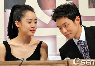 Moon Geun Young đẹp rạng rỡ trong buổi họp báo ảnh 13