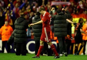 Benitez "dội gáo nước lạnh" với M.U ảnh 1