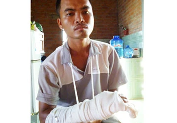 Lưu manh náo động làng quê ảnh 2