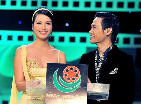 Hai MC của Cánh Diều Vàng năm nay - Thanh Mai và Hồng Phúc.