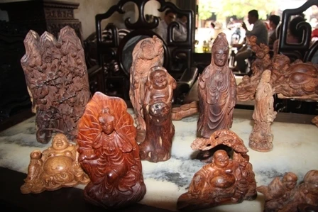 Khúc gỗ bằng quả dưa chuột có giá 2 chỉ vàng ảnh 7