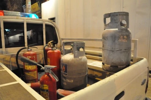 Xì bình ga, 2 cha con chủ quán ăn bốc cháy ảnh 1