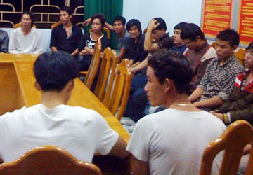 Tạm giữ 37 nghi can “đại náo” vũ trường ảnh 1