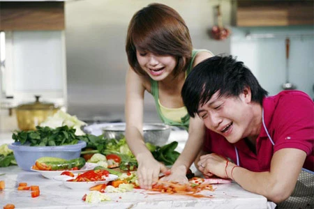 Minh Hằng - Lương Mạnh Hải nói về chuyện… hôn nhau ảnh 1