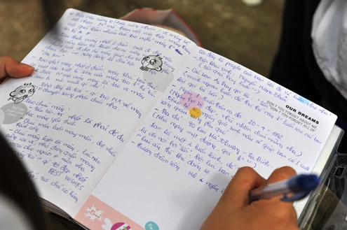 Nữ sinh lưu luyến chia tay tuổi học trò ảnh 5 Nữ sinh lưu luyến chia tay tuổi học trò ảnh 5