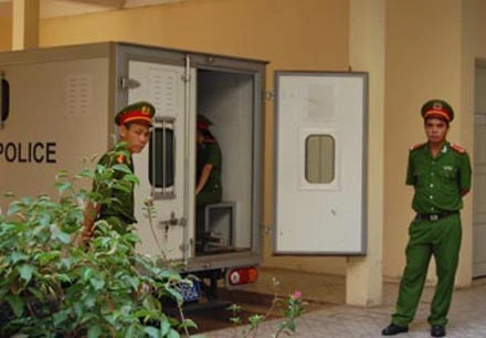 Trực tiếp phiên xử vụ án nhà báo Hoàng Hùng- phần 1: Bà Liễu bị chồng đánh trước khi đốt chồng? ảnh 1 Trực tiếp phiên xử vụ án nhà báo Hoàng Hùng- phần 1: Bà Liễu bị chồng đánh trước khi đốt chồng? ảnh 1