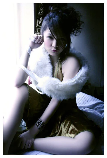 Vẻ ngoài xinh xắn, bốc lửa của Thủy Top sẽ hợp với vai nàng Bạch Tuyết trong sáng?