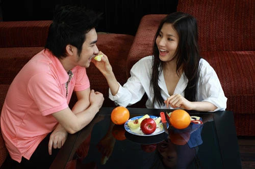 Quang Hà bất ngờ hôn Diễm My 9X ảnh 3