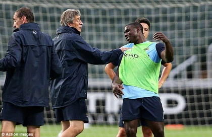 Tái diễn vụ Mancio đánh Balo, Pellegrini tóm cổ Richards ảnh 2