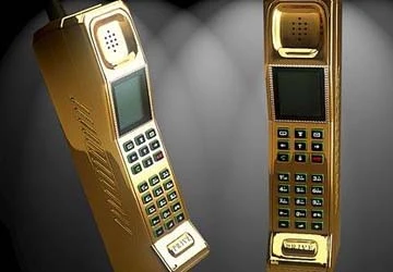 Dế “cục gạch” dát vàng, kim cương giá hơn 4 tỷ đồng ảnh 1