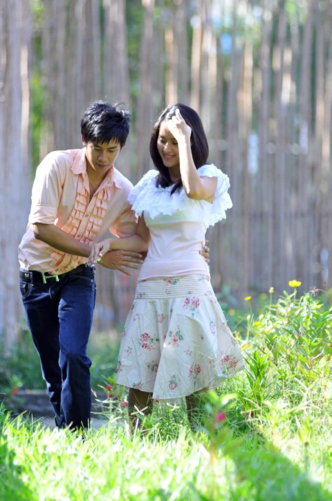 Phùng Ngọc Huy tình tứ bên Tú Vi ảnh 5