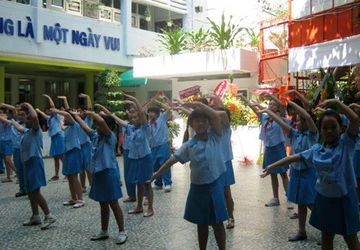 Ra chơi… ở trong lớp ảnh 1