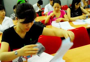 Tất bật truy tìm hóa đơn ghi ngoại tệ ảnh 1 Tất bật truy tìm hóa đơn ghi ngoại tệ ảnh 1