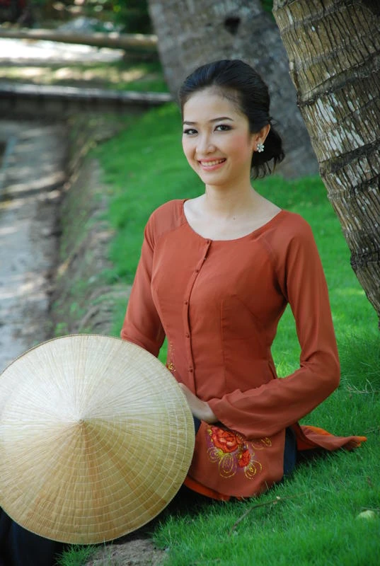 Người đẹp xứ Dừa Kiều Trang khoe sắc cùng áo bà ba ảnh 6 Người đẹp xứ Dừa Kiều Trang khoe sắc cùng áo bà ba ảnh 6