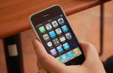 iPhone 3G có mức giá trên dưới 10 triệu đồng. Ảnh: Huy Nguyễn.