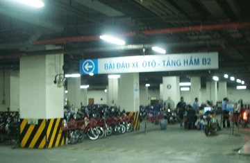 Trung tâm thương mại Diamond Plaza (quận 1, TP.HCM) có hai tầng hầm đậu xe dành cho ôtô và xe máy. Ảnh: PHƯƠNG THANH