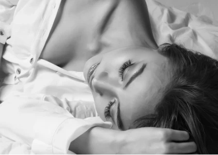 Ngân Khánh gợi cảm trong ảnh đen trắng ảnh 2