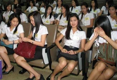 Đồng phục của một lớp sinh viên đại học ở Thái Lan (Ảnh: Designer Clothings)